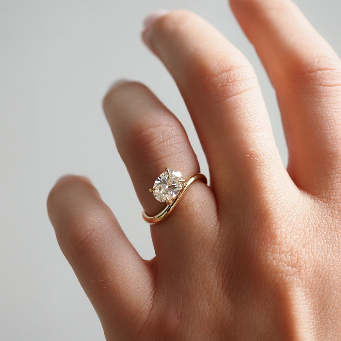 Awa Offset | Oval Offset Solitaire Lab-Grown Diamond Engagement Ring