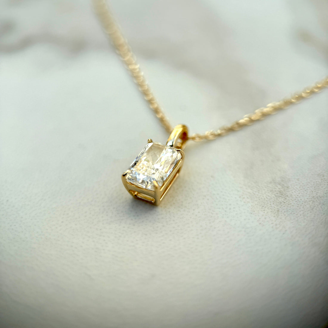 Classic Radiant Cut Pendant - 1ct