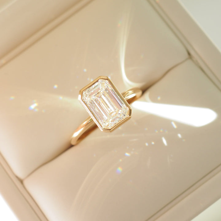 Eira | 2.5ct Emerald Solitaire Lab-Grown Diamond Engagement Ring