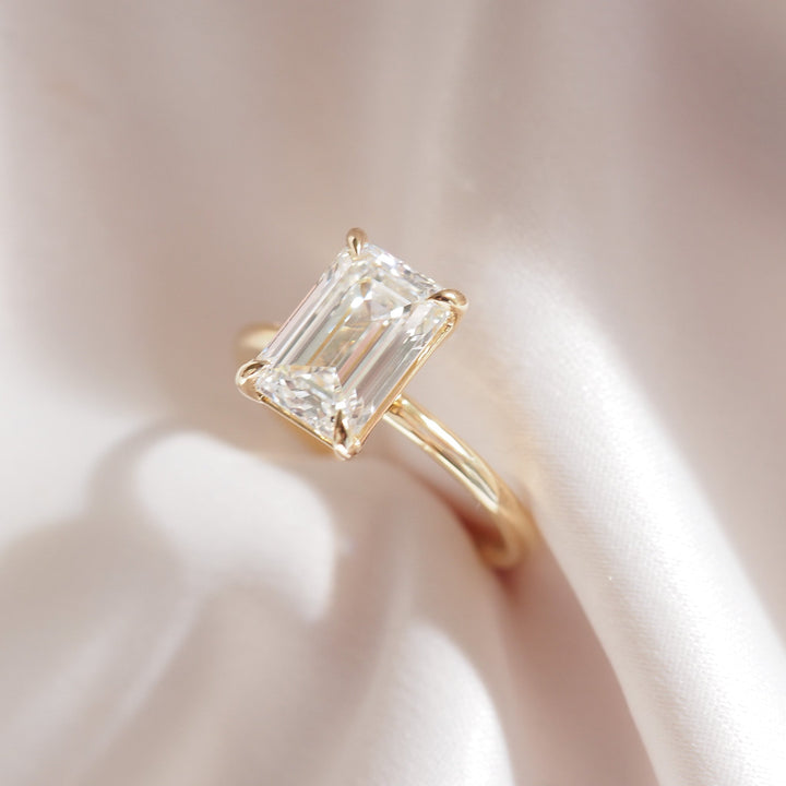Eva | 2.5ct Emerald Solitaire Lab-Grown Diamond Engagement Ring