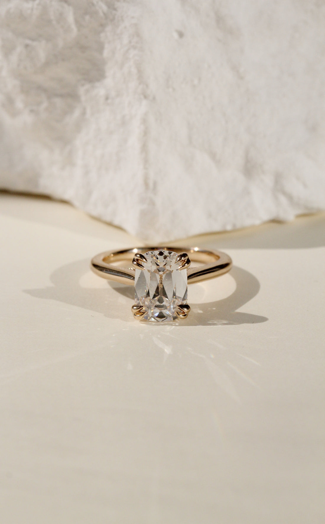 3.2 Old Mine Elongated Cushion Vintage Amsterdam