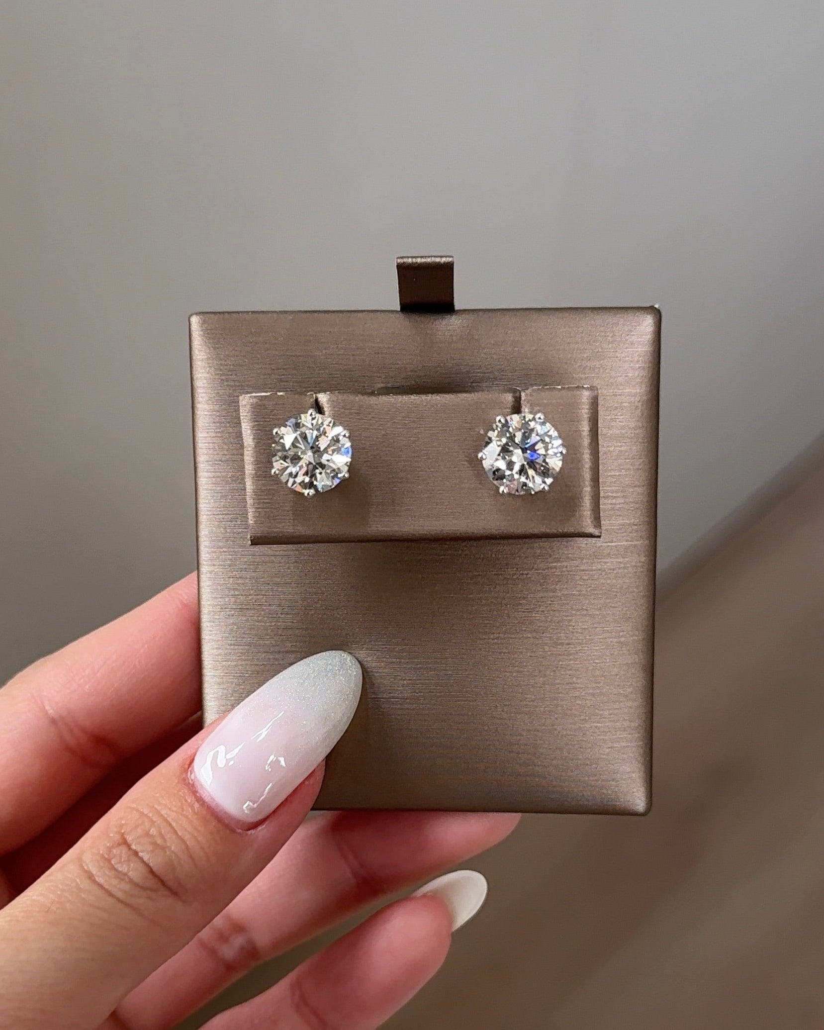 2.5 carats Round Cut Diamond  Basket Earring