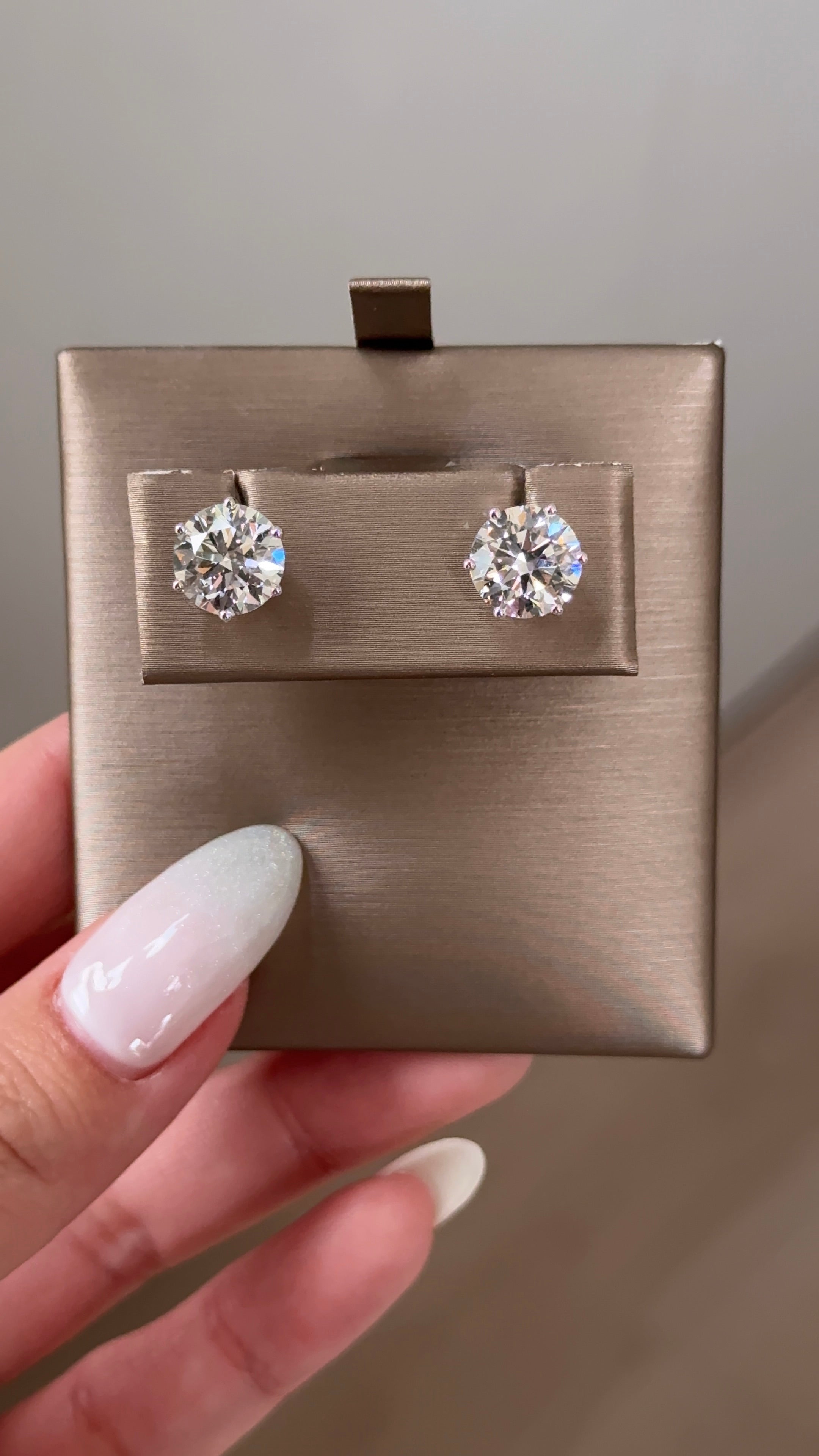 2.5 carats Round Cut Diamond  Basket Earring