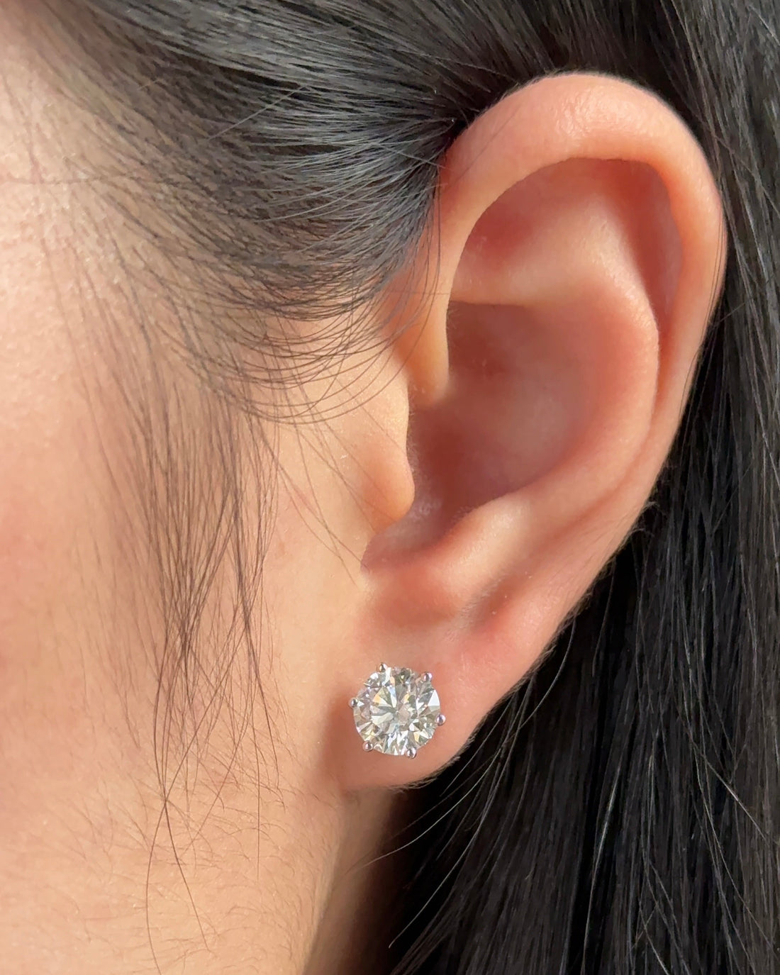 1.5 carats Round Cut Diamond Earring