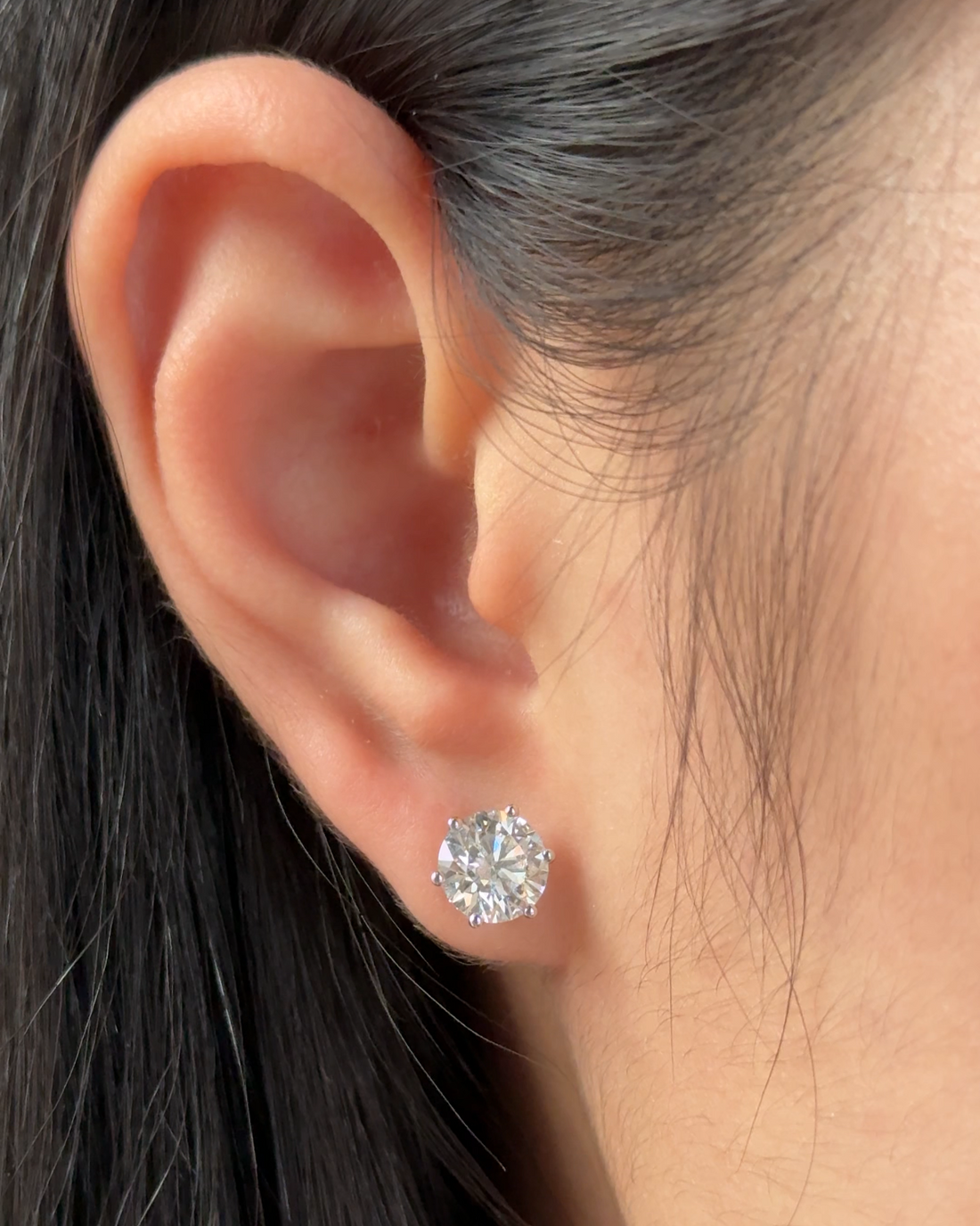 1.5 carats Round Cut Diamond Earring