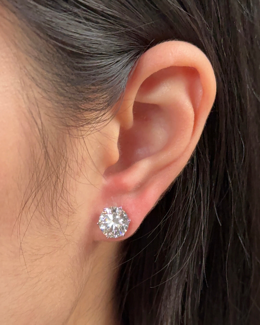 3 carats Round Cut Diamond Earring