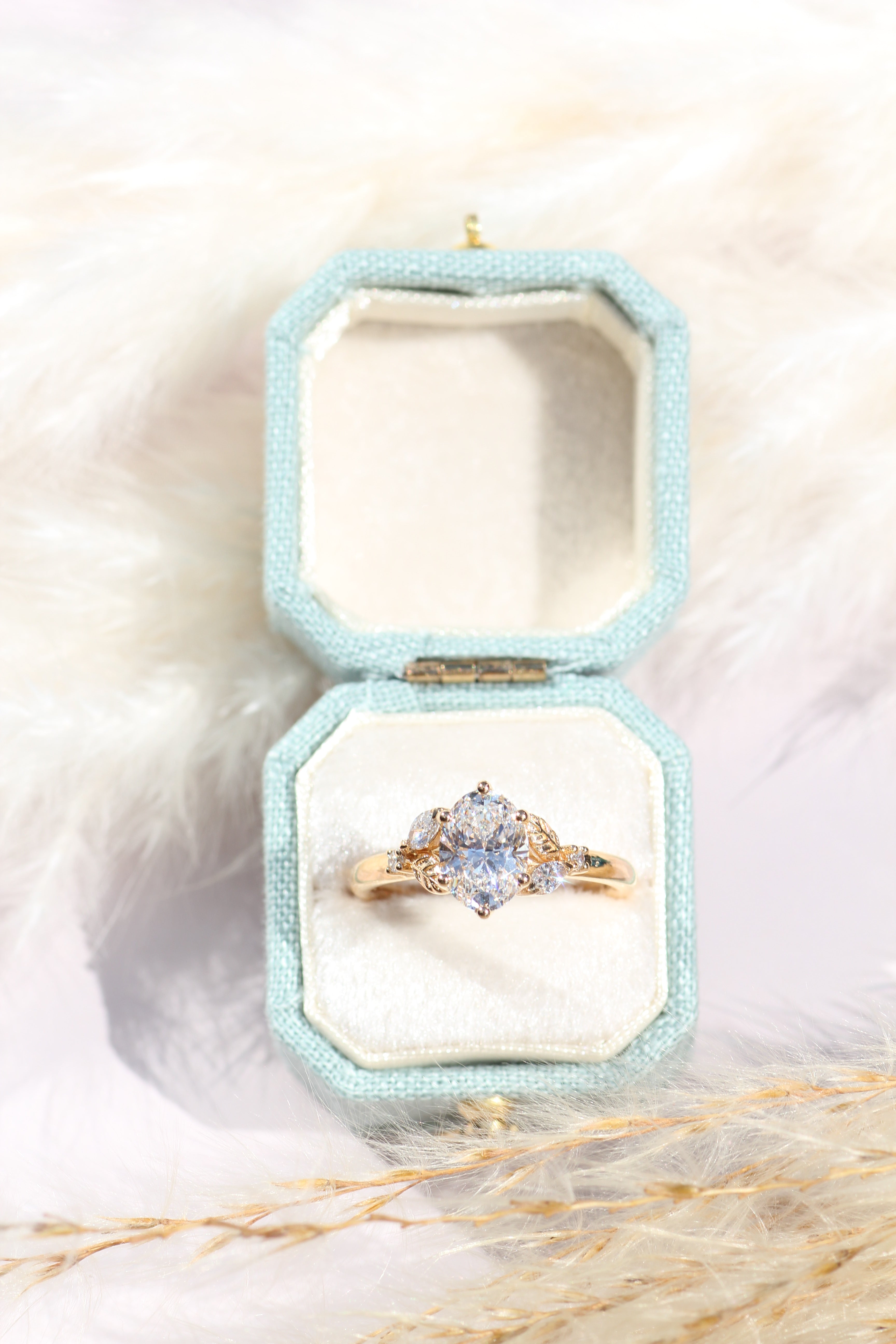 Tuscany Petal Prong, Oval Cut