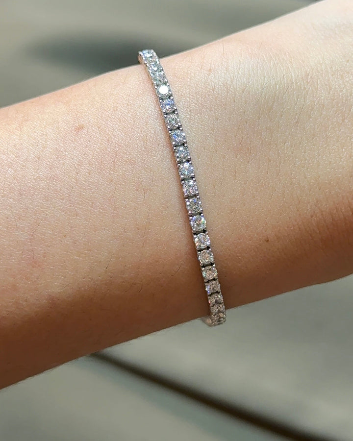 7.5 Pointer Round Cut Diamond Tennis Bracelet