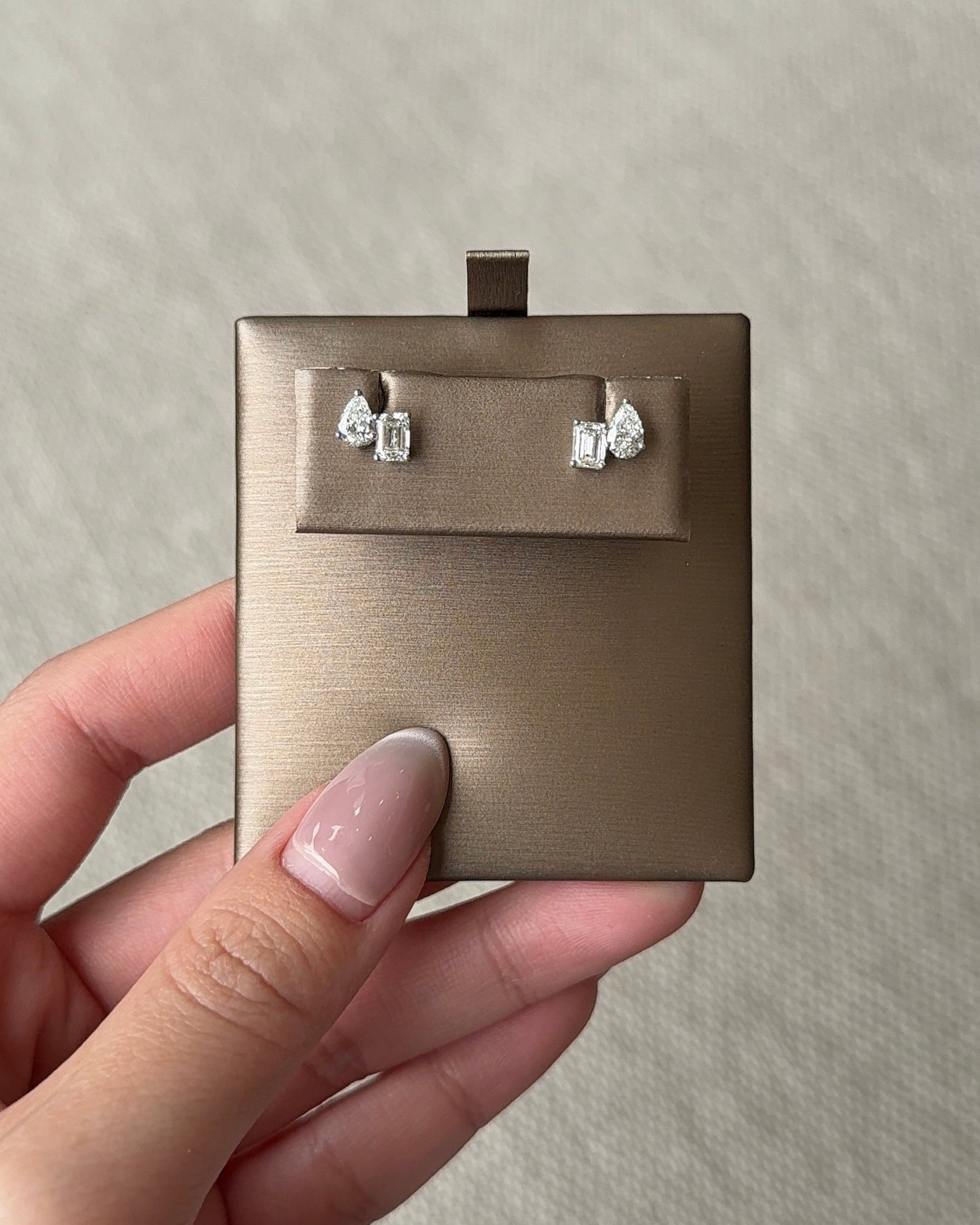 30 Pointer Toi Et Moi Diamond Diagonal Earrings