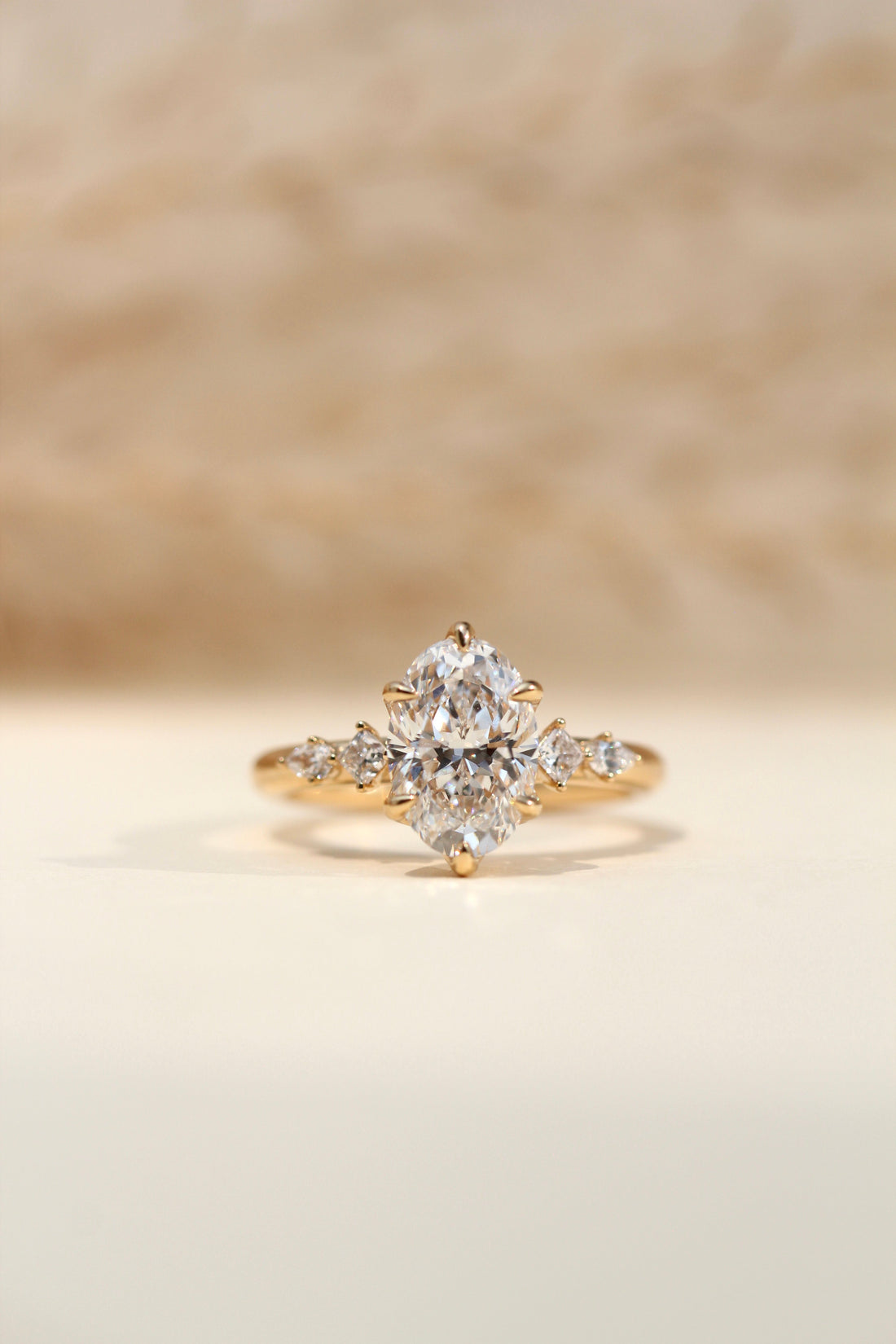 Versailles, Oval Cut