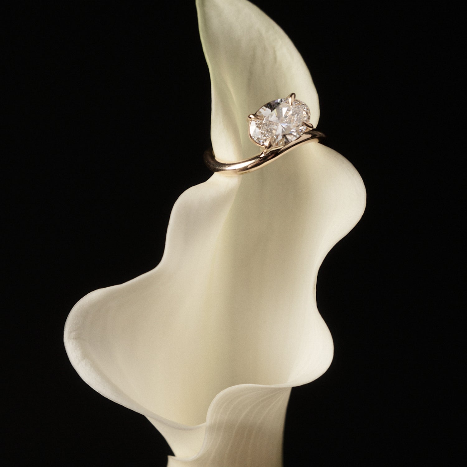 Awa Offset | Oval Offset Solitaire Lab-Grown Diamond Engagement Ring